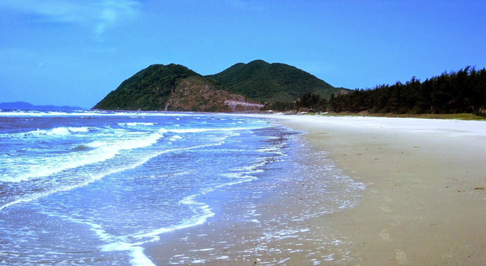 halong-quan-lan-sea-and-sand (1)