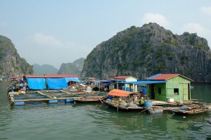 Traveling in Halong Bay: Weather and Sight Seeing